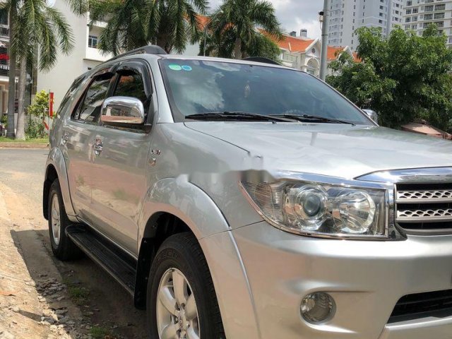 Bán Toyota Fortuner 2011, màu bạc