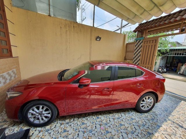 Cần bán gấp Mazda 3 2018, màu đỏ xe gia đình0