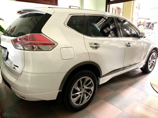 Cần bán gấp Nissan X trail đời 2017, màu trắng