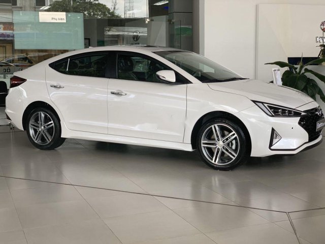 Bán xe Hyundai Elantra sản xuất 2020, màu trắng0