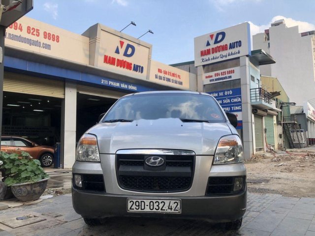 Bán Hyundai Starex năm sản xuất 2004, màu bạc, nhập khẩu nguyên chiếc, giá tốt