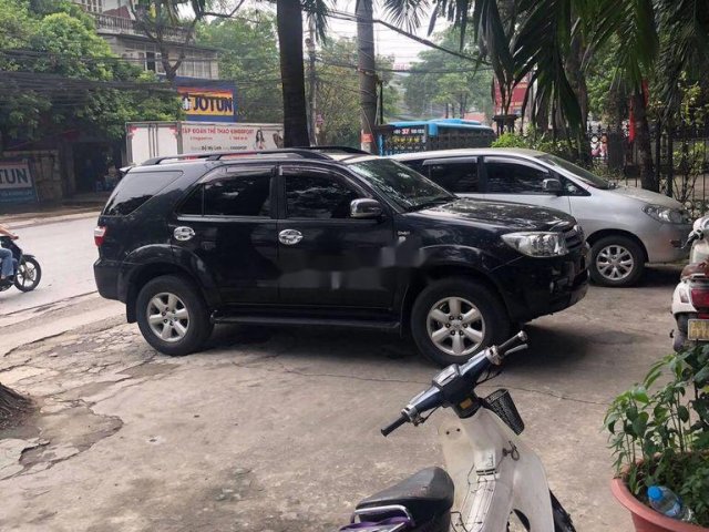 Cần bán lại xe Toyota Fortuner MT năm sản xuất 2011, màu đen số sàn, giá 525tr