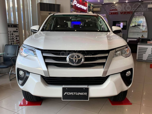 Fortuner 2.4 AT máy dầu, giảm 50% lệ phí trước bạ. Cam kết giá tốt chỉ có tại đây0