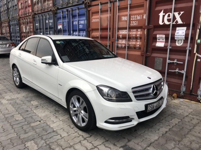 Bán chiếc Mercedes-Benz C200 đời 2011 xe gia đình còn rất mới