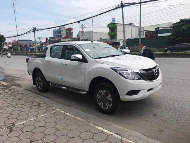 Cần bán Mazda BT 50 năm sản xuất 2019, màu trắng, xe nhập