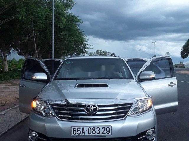 Bán ô tô Toyota Fortuner 2016, màu bạc0