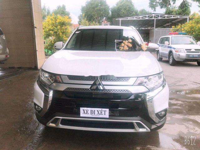 Bán Mitsubishi Outlander đời 2020, màu trắng, 825tr