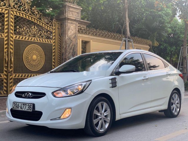 Cần bán gấp Hyundai Accent 1.4 AT sản xuất 2010, màu trắng, nhập khẩu nguyên chiếc, giá chỉ 365 triệu0