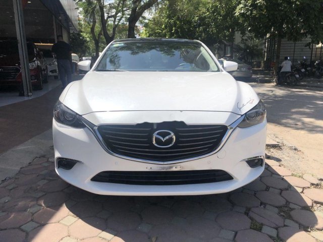 Cần bán xe Mazda 6 2.0 Premium năm sản xuất 2017, màu trắng