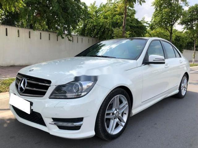 Bán xe Mercedes C300 AMG 2012, màu trắng còn mới giá cạnh tranh0