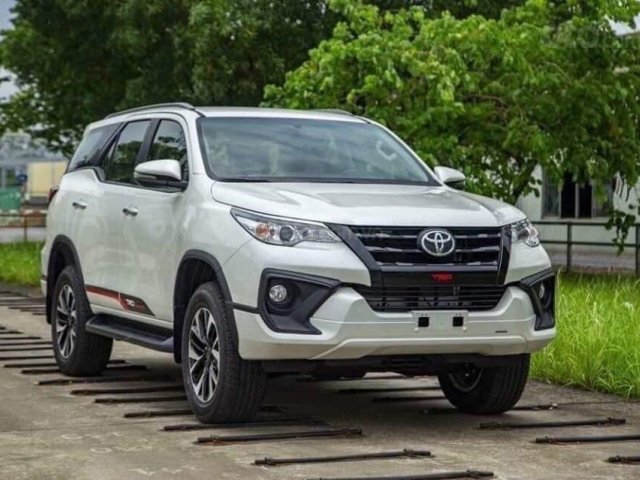 Toyota Fortuner 2.7TRD AT máy xăng- Bản Thể thao Sportino- Giảm 50% thuế trước bạ- Click ngay để nhận ưu đãi hấp dẫn