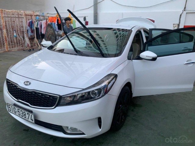 Cần bán gấp Kia Cerato 1.6 MT đời 2017, màu trắng còn mới0