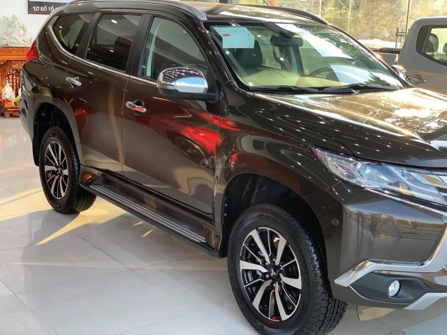 Pajero Sport mới 100%, số tự động, máy dầu