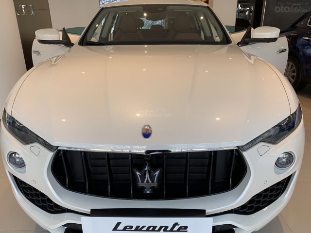 Ưu đãi giảm giá sâu với chiếc Maserati Levante S GranSport, đời 2018, màu trắng, nhập khẩu0