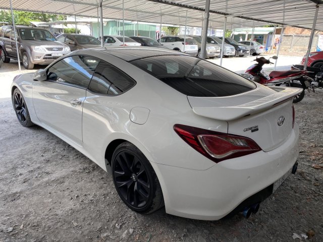 Bán xe Hyundai Genesis sản xuất 2012, màu trắng, xe nhập còn mới