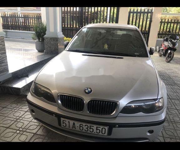 Cần bán BMW 318i năm sản xuất 2005, màu bạc, xe nhập0