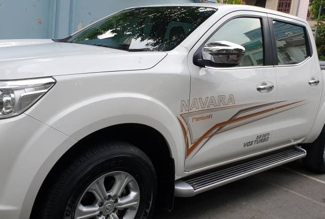 Bán ô tô Nissan Navara EL 2.5 AT 4×2 năm sản xuất 2017, màu trắng, nhập khẩu 