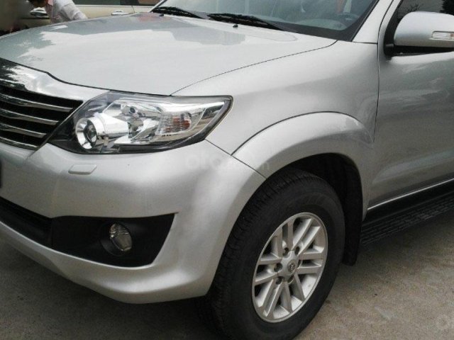 Cần bán lại xe Toyota Fortuner 2.7V 4x4 AT năm 2013, màu bạc