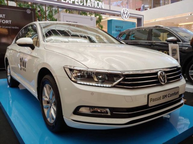 Bán ô tô Volkswagen Passat Comfort đời 2017, màu trắng, nhập khẩu0