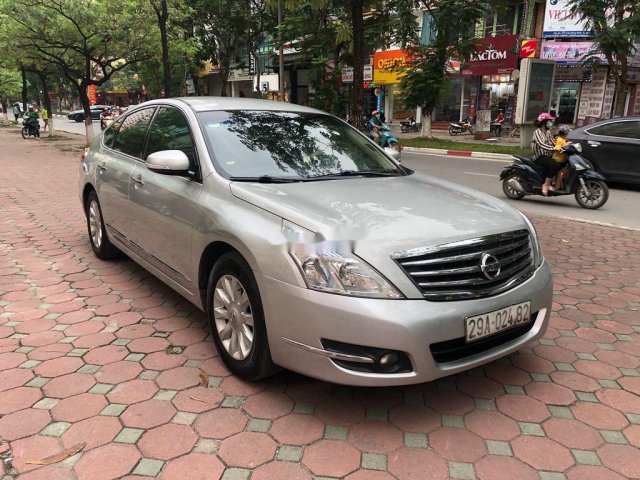 Cần bán xe Nissan Teana năm sản xuất 2010, màu bạc