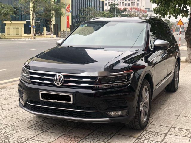 Cần bán gấp Volkswagen Tiguan 2.0AT đời 2018, màu đen, nhập khẩu nguyên chiếc0