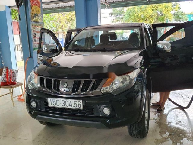 Cần bán lại xe Mitsubishi Triton đời 2017, màu đen, nhập khẩu xe gia đình