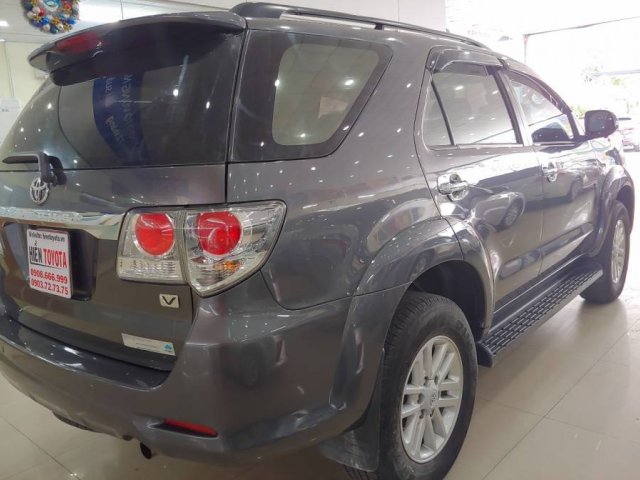 Bán Toyota Fortuner 2.7V năm sản xuất 2014, màu xám như mới