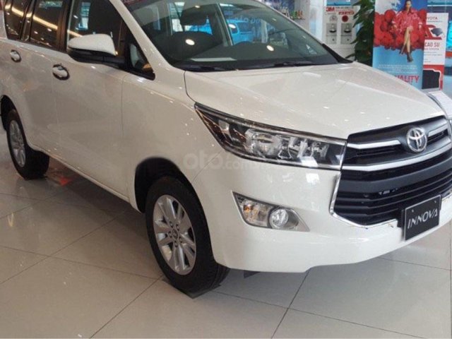 Cần bán xe Toyota Innova 2.0E sản xuất năm 2020, màu trắng