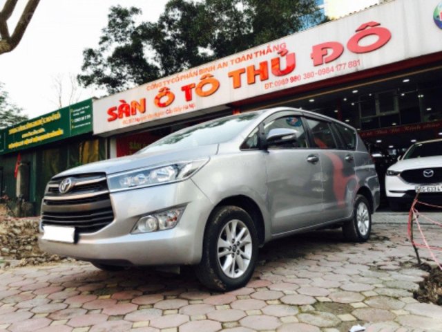 Bán Toyota Innova 2.0E 2017, màu nâu xe gia đình, giá 565tr