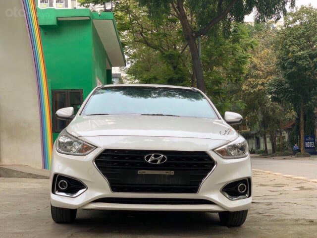 Bán Hyundai Accent 1.4 MT Base sản xuất năm 2018, màu trắng còn mới, giá 415tr