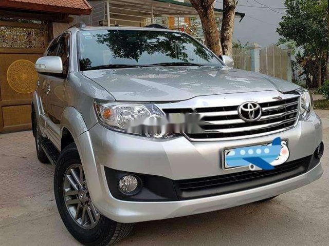 Cần bán gấp Toyota Fortuner AT năm 2013, màu bạc số tự động