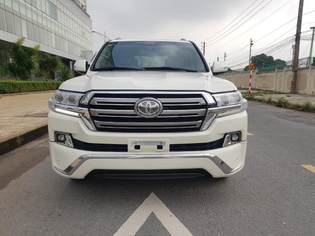 Cần bán xe Toyota Land Cruiser đời 20150