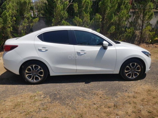 Cần bán Mazda 2 1.5 AT sản xuất năm 2017, màu trắng còn mới, giá tốt