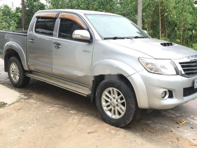 Bán Toyota Hilux G sản xuất 2014, xe nhập còn mới