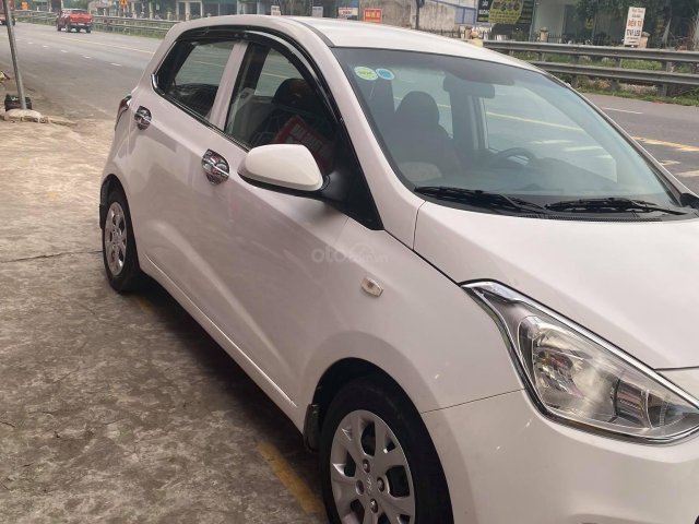 Cần bán Hyundai Grand i10 đời 2016, màu trắng0