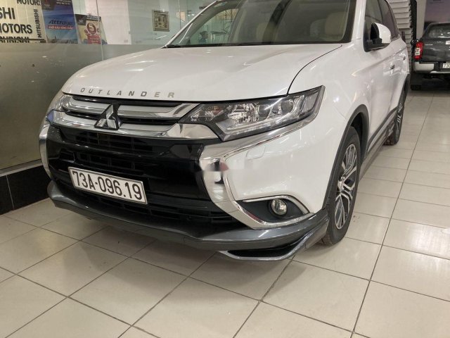 Cần bán lại xe Mitsubishi Outlander đời 2018, màu trắng, giá tốt