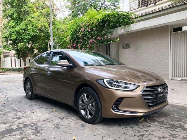 Bán ô tô Hyundai Elantra 1.6 AT 2017, màu nâu chính chủ, 560tr