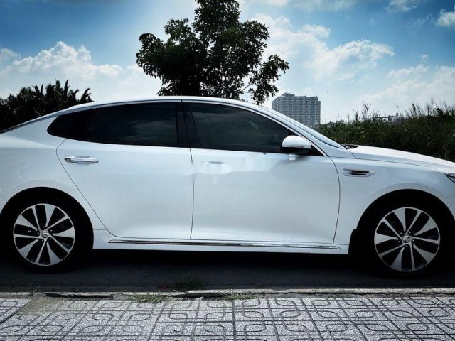 Cần bán lại xe Kia Optima 2.0 ATH đời 2016, màu trắng giá cạnh tranh0