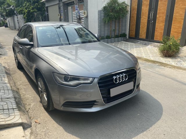 Gia đình bán ô tô Audi A6 năm 2015, màu xám sang trọng