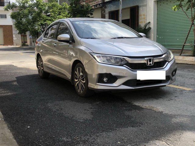 Cần bán gấp Honda City TOP năm sản xuất 2017, màu bạc chính chủ, giá 488tr