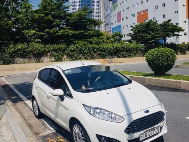 Bán Ford Fiesta năm sản xuất 2018, màu trắng ít sử dụng