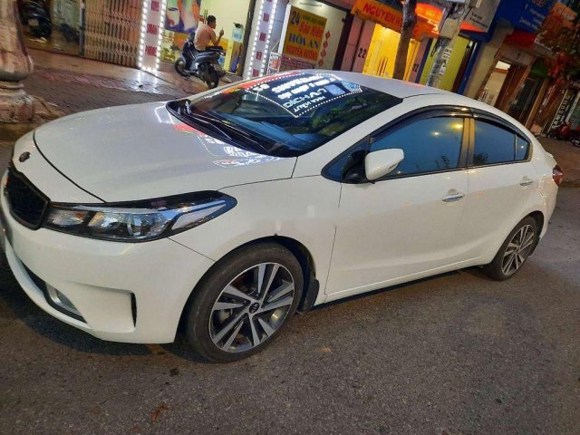 Cần bán Kia Cerato năm 2018, màu trắng, số sàn0