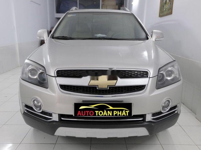 Cần bán Chevrolet Captiva năm 2010, màu bạc, 345tr0