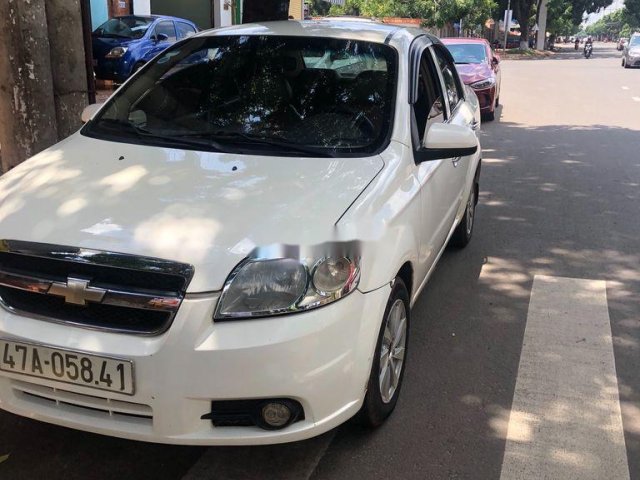 Xe Chevrolet Aveo năm 2008, màu trắng còn mới, giá tốt0