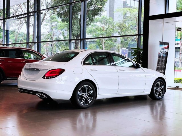 Mercedes C180 - Nhiều ưu đãi hấp dẫn - Trả trước 380tr và nhiều trương trình khuyến mãi hấp dẫn0