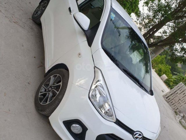 Cần bán Hyundai Grand i10 năm 2014, màu trắng, xe nhập