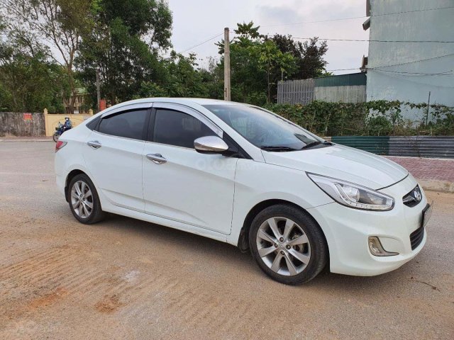 Bán xe Hyundai Accent 1.4 AT đời 2013, màu trắng, nhập khẩu nguyên chiếc còn mới, giá 370tr