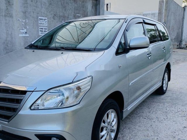 Cần bán lại xe Toyota Innova G đời 2014, màu bạc