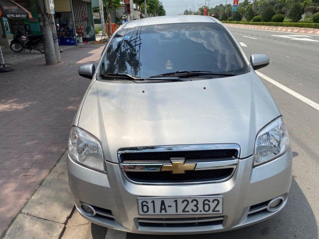 Cần bán Chevrolet Aveo sản xuất năm 2013, màu bạc xe gia đình, 195 triệu