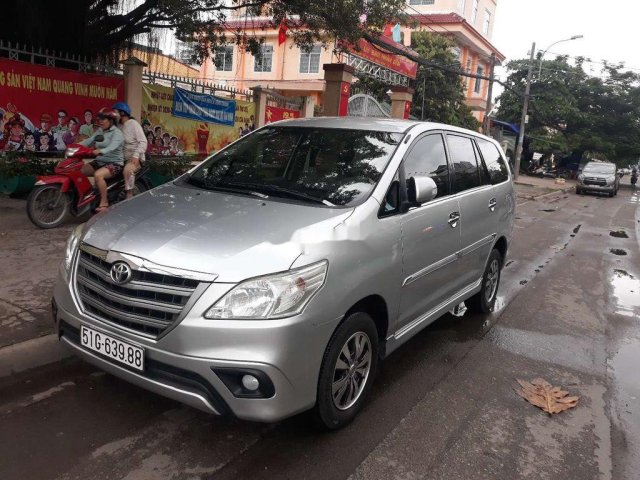 Bán ô tô Toyota Innova đời 2015, màu bạc đẹp như mới, giá 475tr